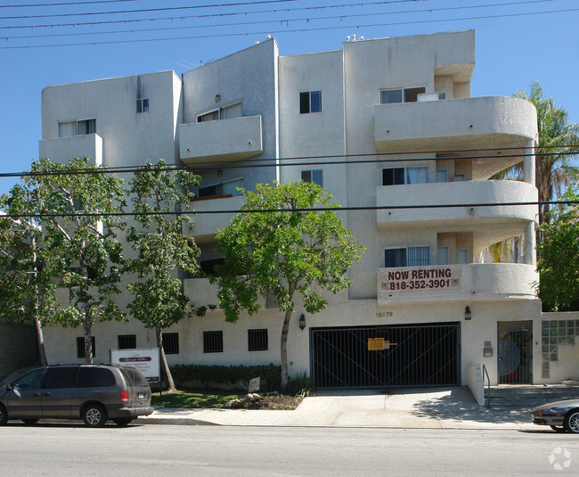 Building Photo - Tujunga Villas Apartments