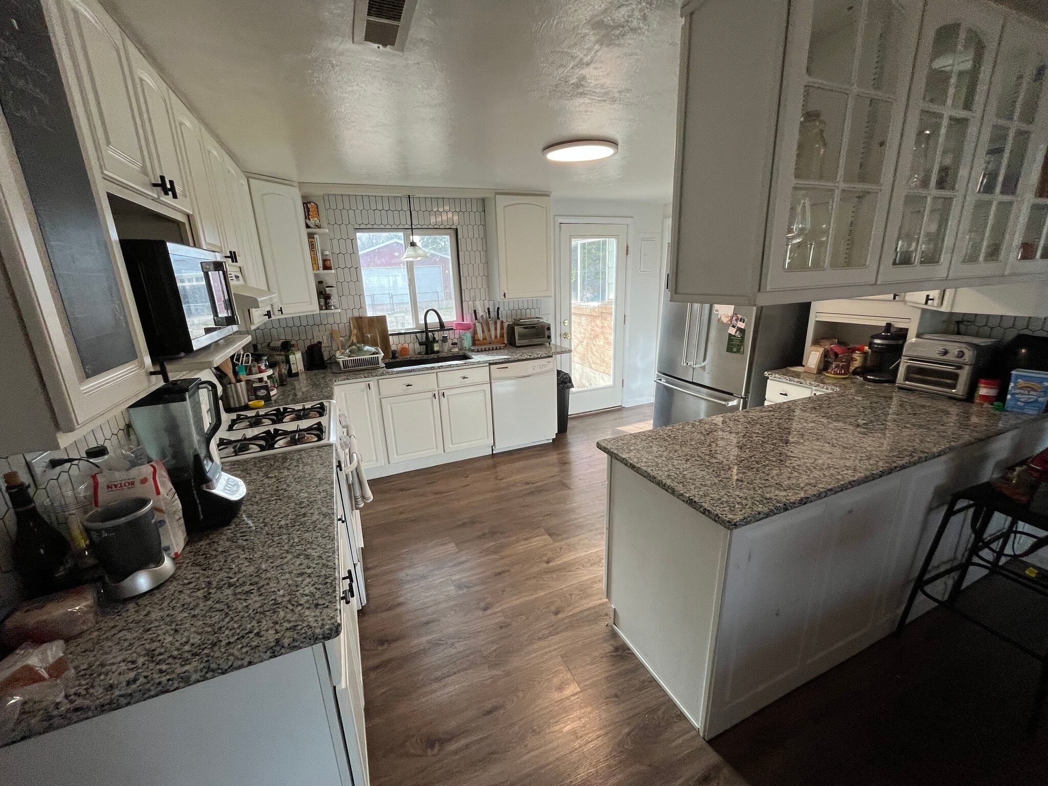 Kitchen with Granite Countertops - 3226 Gladiola Dr