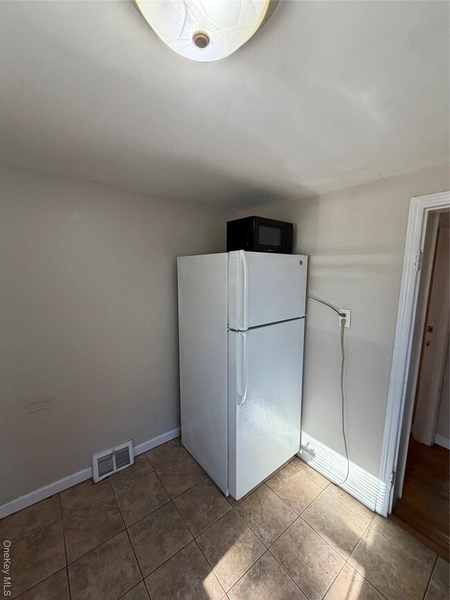 Building Photo - 15 Dugan Ln