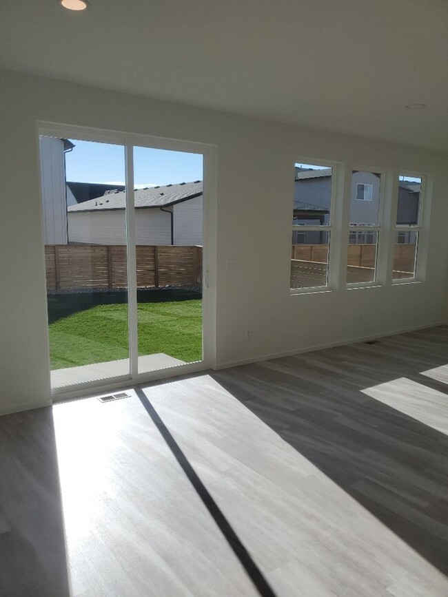 Building Photo - Exquisite 3 Bed 2.5 Bath Single Family Home