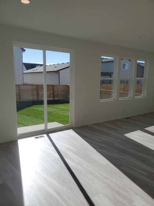 Building Photo - Spacious Home in NE Ft. Collins - Neighborhood Pools