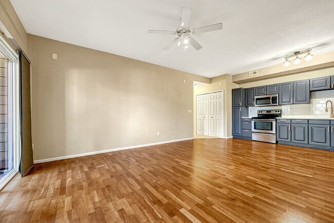 Building Photo - $1,940.95, 2 bed, 2 bath Condo located in Aurora with Central AC and In Unit Laundry