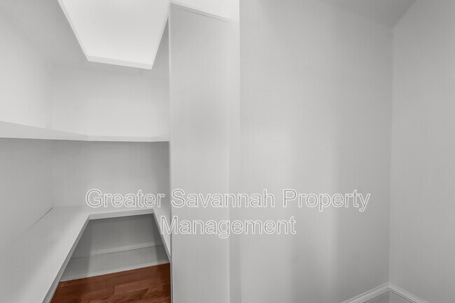Building Photo - 419 E 54th St