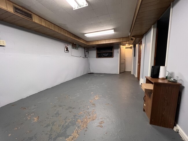 Building Photo - 3329 Collins Ferry Rd