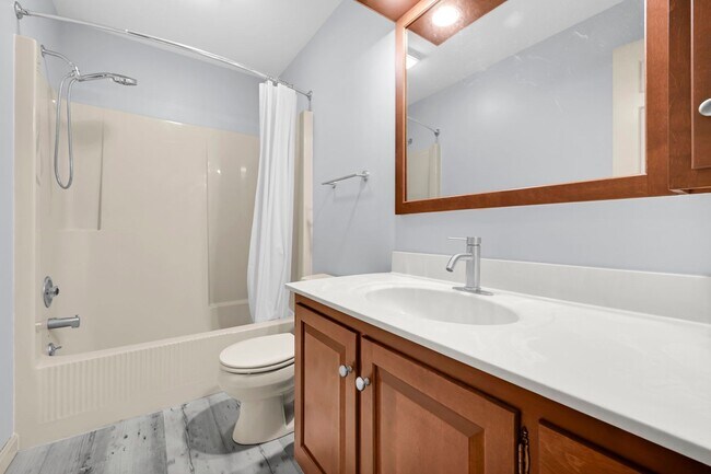 Building Photo - 684 Steinman Ct