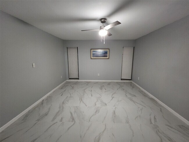 Building Photo - 485 N Pine Island Rd