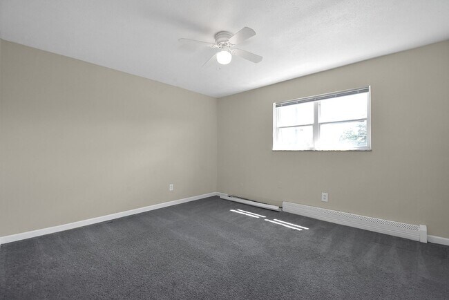 Building Photo - 2 Bedroom Townhouse w/Basement Apartment