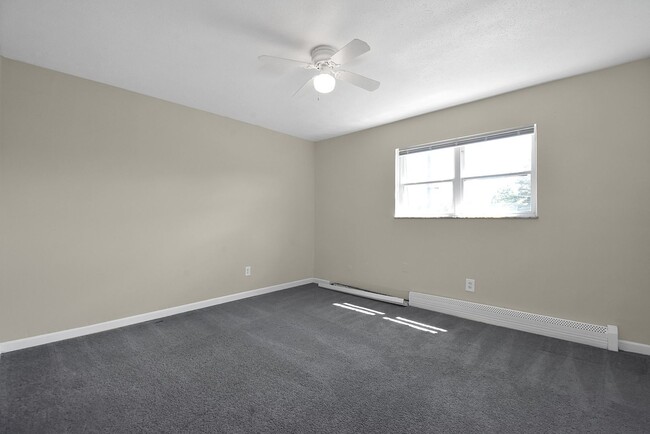 Building Photo - 3 Bed Spacious Apartmnet