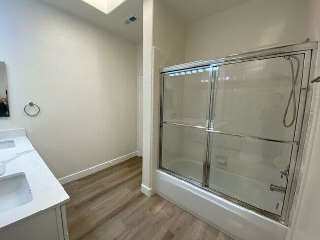 Building Photo - 3+ bd 2.5bth in The Summit of Ocean Hills