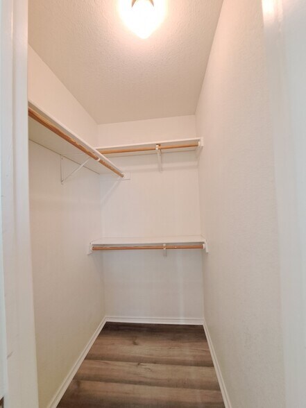 Building Photo - 5706 Greengate Dr
