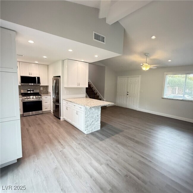 Building Photo - 508 Woodcrest Ct