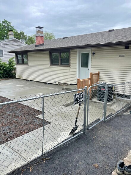 Building Photo - 360 W Oriole Trl