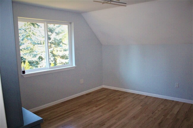 Building Photo - 321 Keach Ct