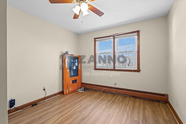 Building Photo - 1 Talbot St