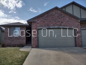 Building Photo - 7453/57 Summerside