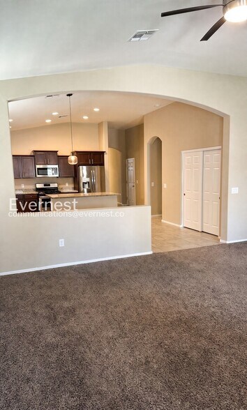 Building Photo - 9014 W Rolling Springs Dr