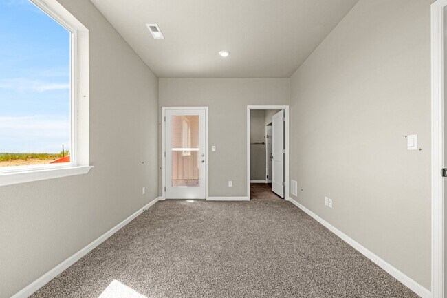 Building Photo - Luxury 4 Bed Townhouse with Amazing City and Mt Views on Westside