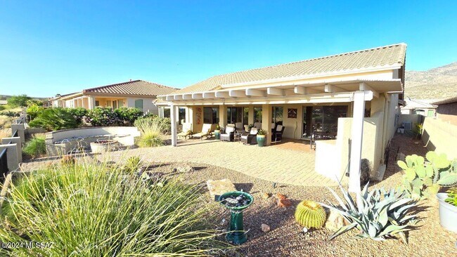Building Photo - 37796 S Golf Course Dr