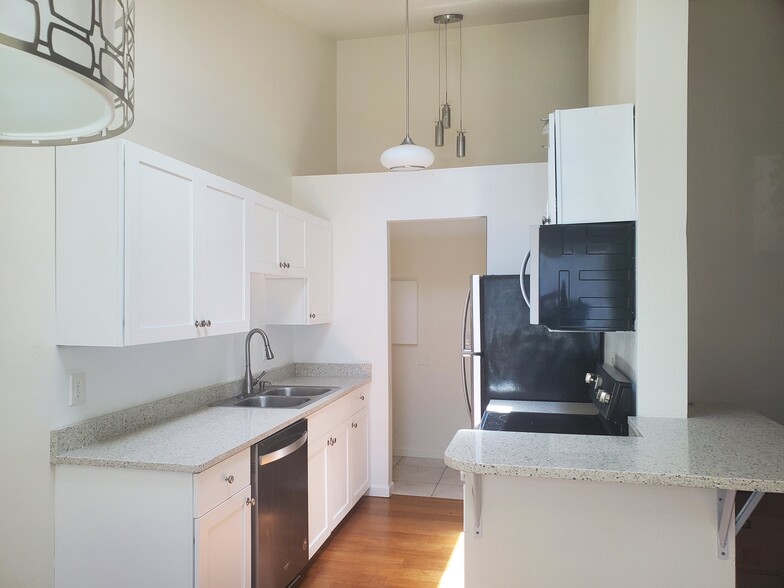 203 Kitchen with Vaulted Ceiling - Beachwood Homes in Kirkland