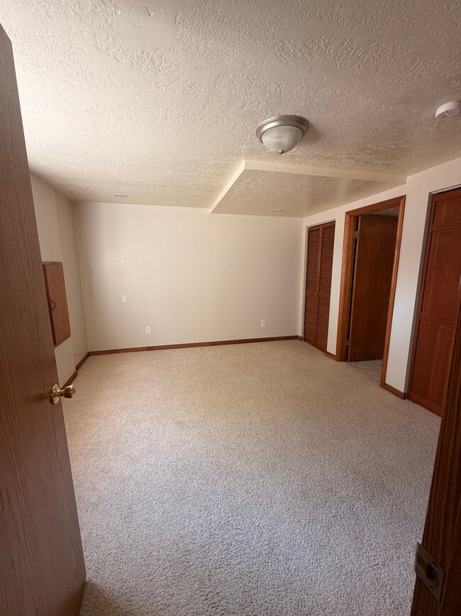 Building Photo - 486 Clover View Dr