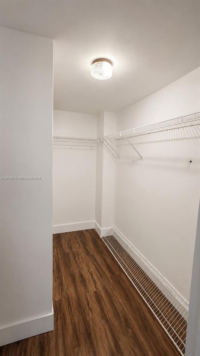 Building Photo - 250 Jacaranda Dr