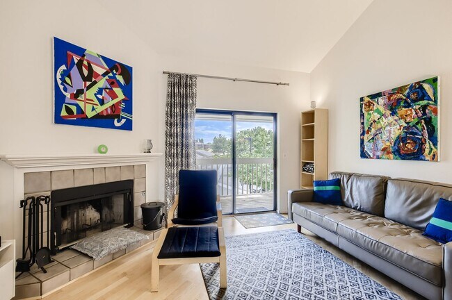 Building Photo - Turnkey 2 BDR/2BA Boulder Condo