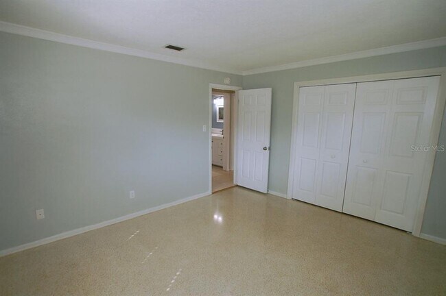 Building Photo - 468 Limewood Ave