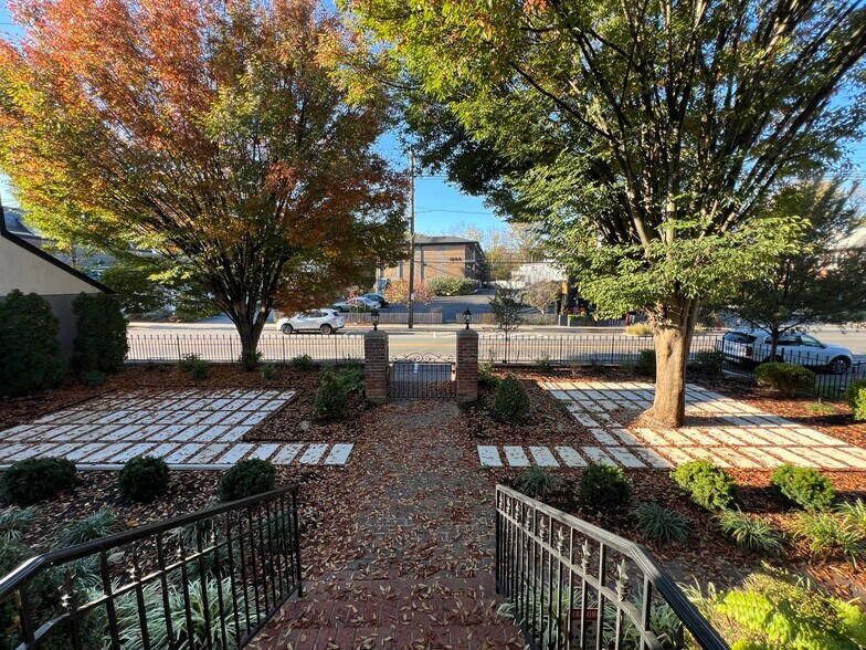 Building Photo - 1233 Bardstown Rd