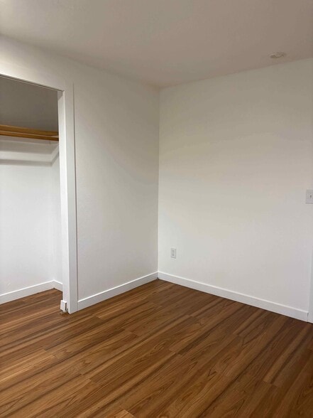 Building Photo - 5092 Skyline Village Loop S