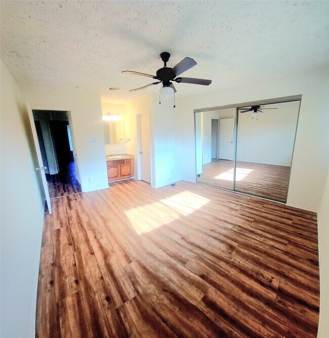 Building Photo - 7211 Skylight Ln