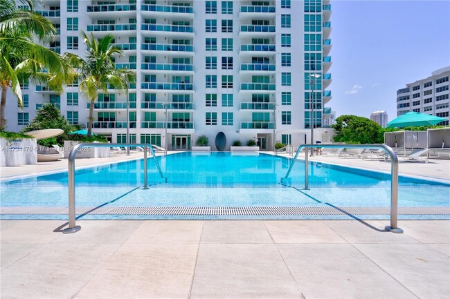 Building Photo - 950 Brickell Bay Dr