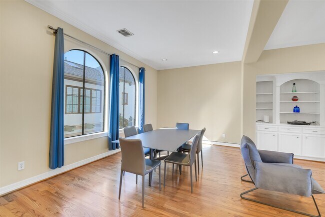 Building Photo - 1429 Utah St