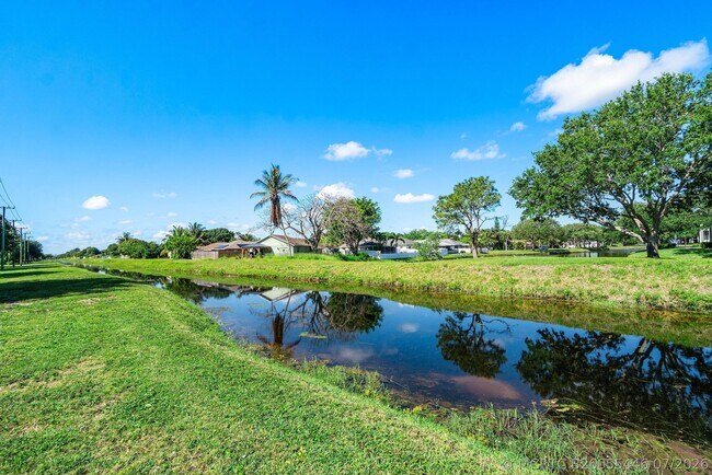 Building Photo - 10137 Mangrove Dr