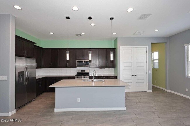Building Photo - 2516 E King Bird Dr