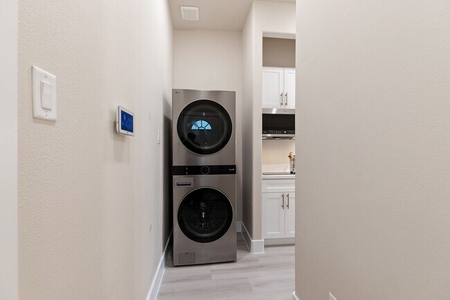 Building Photo - 3514 Noah St