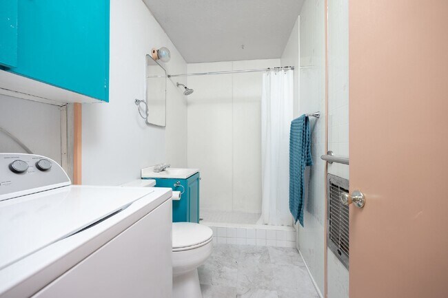 Building Photo - Charming 2-Bedroom Home in Aztec, NM - Per...