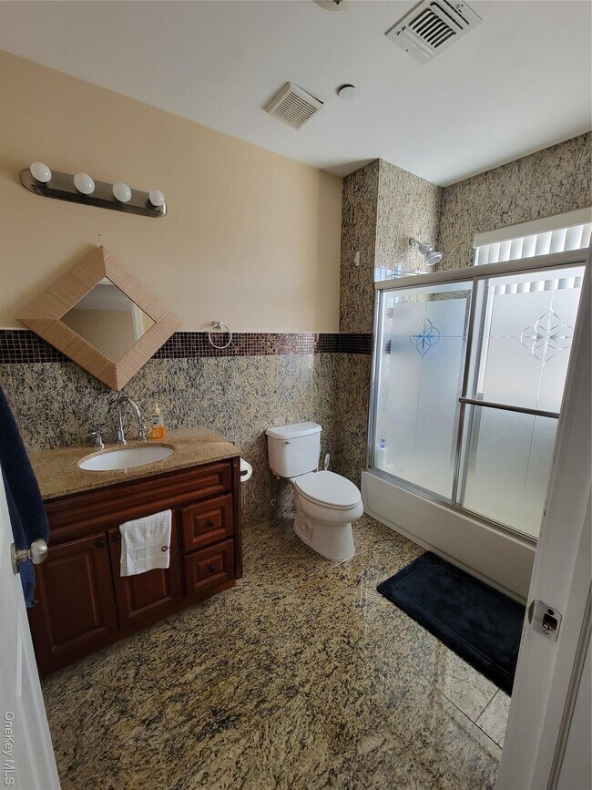 Building Photo - 329 Broadway