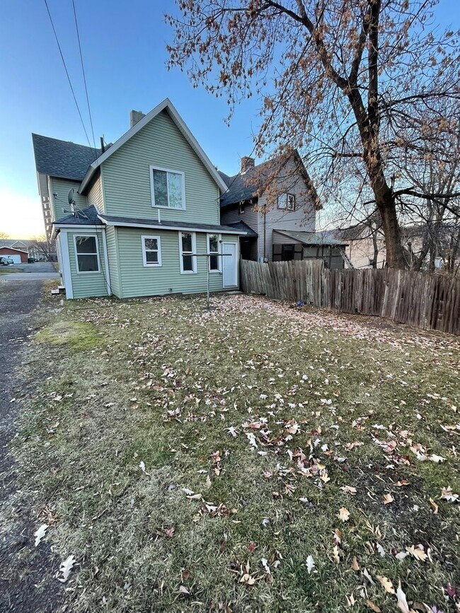 Building Photo - 410 N 52nd Ave W