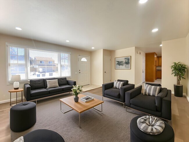 Building Photo - 3-bedroom home located in Union City! – wi...