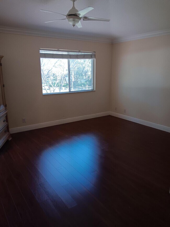 Building Photo - 4983 Pinemore Ln