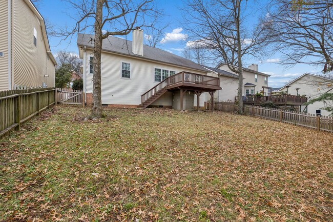 Building Photo - Discover exceptional convenience and comfort