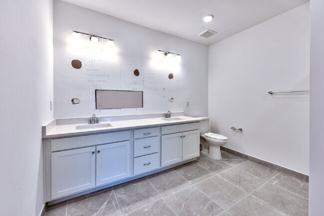 Building Photo - 3 BEDROM 3 BATH TOWNHOUSE IN VILLA MAR BON...