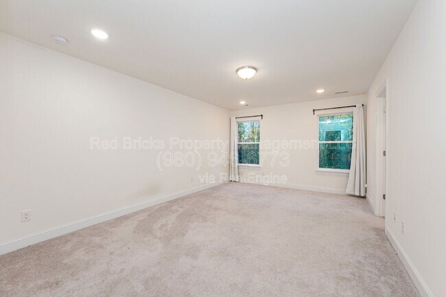 Building Photo - 8046 Saluda Dr