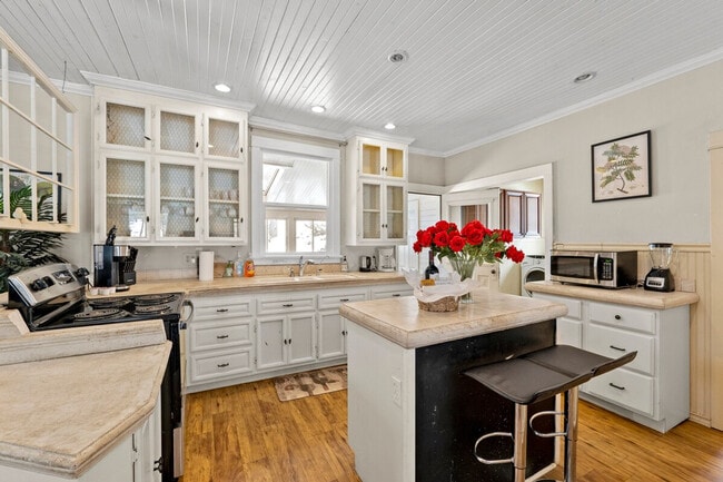 Building Photo - 4955 Hidden Hollow Rd