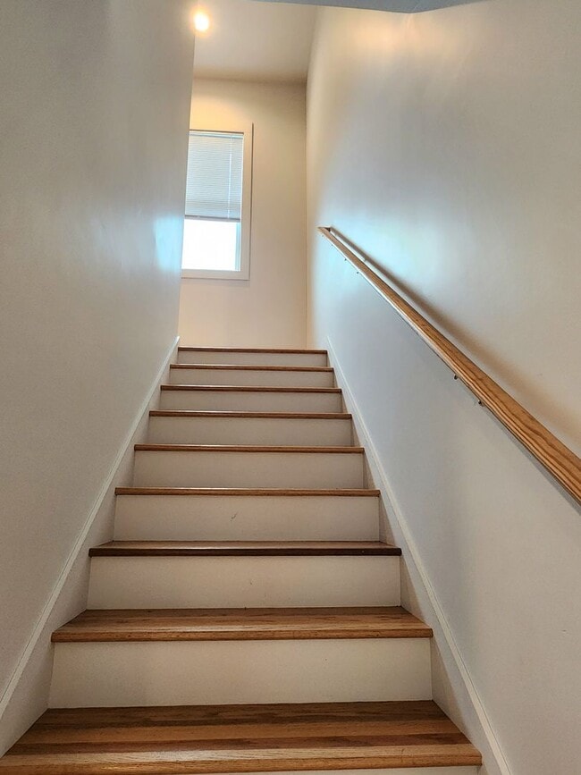 Building Photo - Gulf Shores 2/2.5 cottage available now