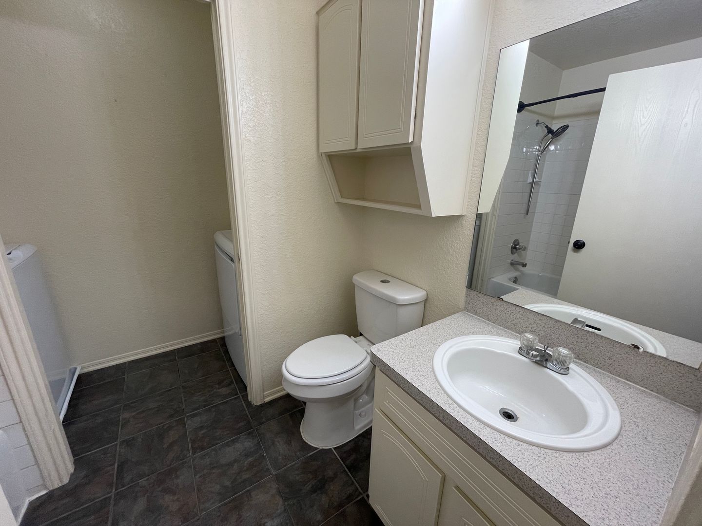 Building Photo - 1607 Dugger Cir