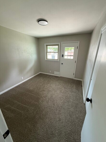 Building Photo - 4364 S Kinnickinnic Ave