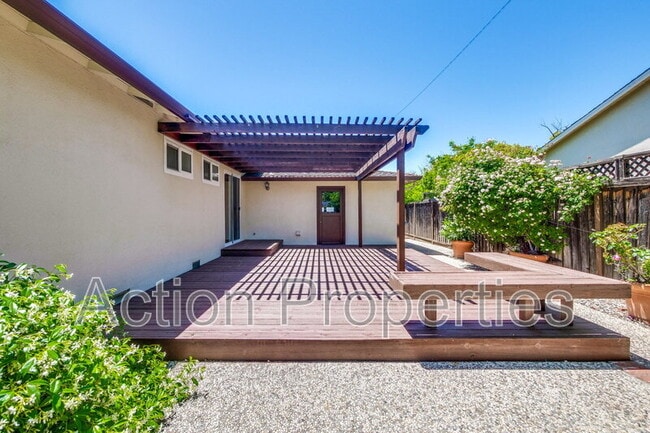 Building Photo - 1128 Kentwood Ave