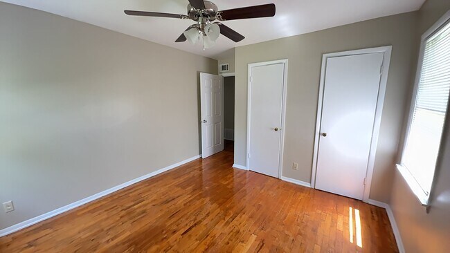 Building Photo - Charming 3 BD Across from Killeen Elementary!!  HOUSING ACCEPTED!