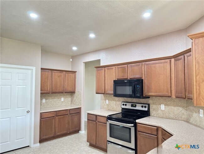 Building Photo - 200 Memory Ln